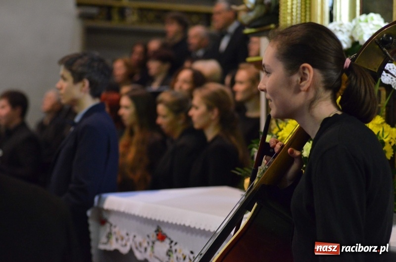 Zdjęcie w galerii na portalu naszraciborz.pl: Koncert ku pamięci św. Jana Pawła II w kościele farnym wiadomości z regionu