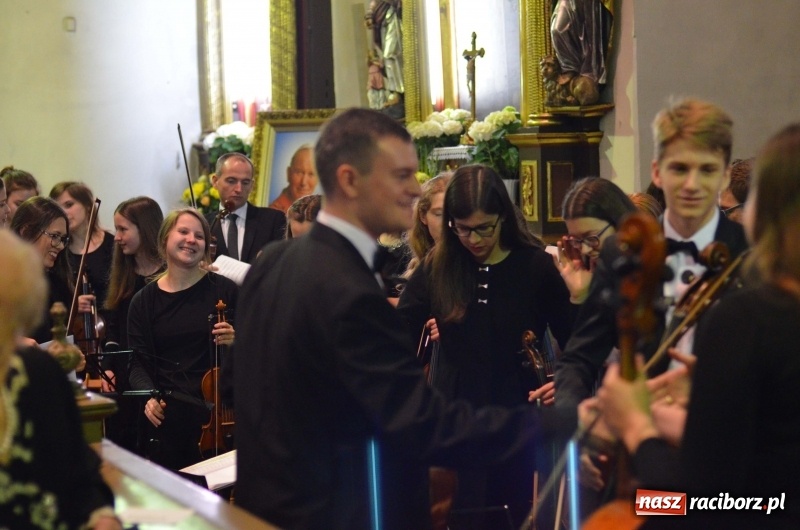 Zdjęcie w galerii na portalu naszraciborz.pl: Koncert ku pamięci św. Jana Pawła II w kościele farnym wiadomości z regionu