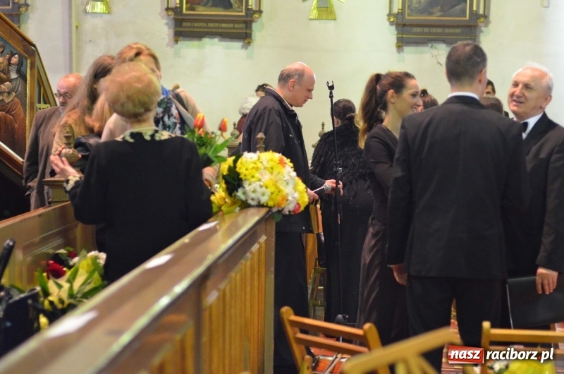 Zdjęcie w galerii na portalu naszraciborz.pl: Koncert ku pamięci św. Jana Pawła II w kościele farnym wiadomości z regionu