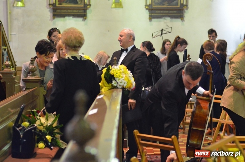 Zdjęcie w galerii na portalu naszraciborz.pl: Koncert ku pamięci św. Jana Pawła II w kościele farnym wiadomości z regionu