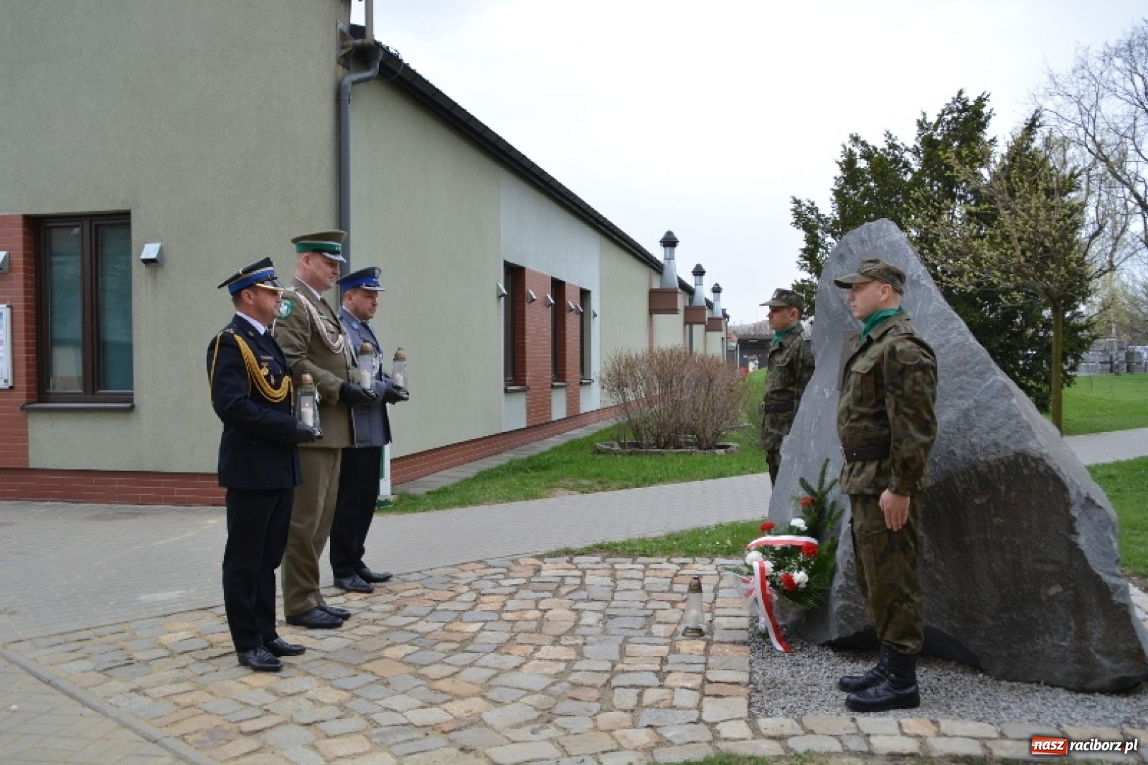 Zdjęcie w galerii na portalu naszraciborz.pl: W komendzie śląskich pograniczników wspomniano ofiary Katynia wiadomości z regionu