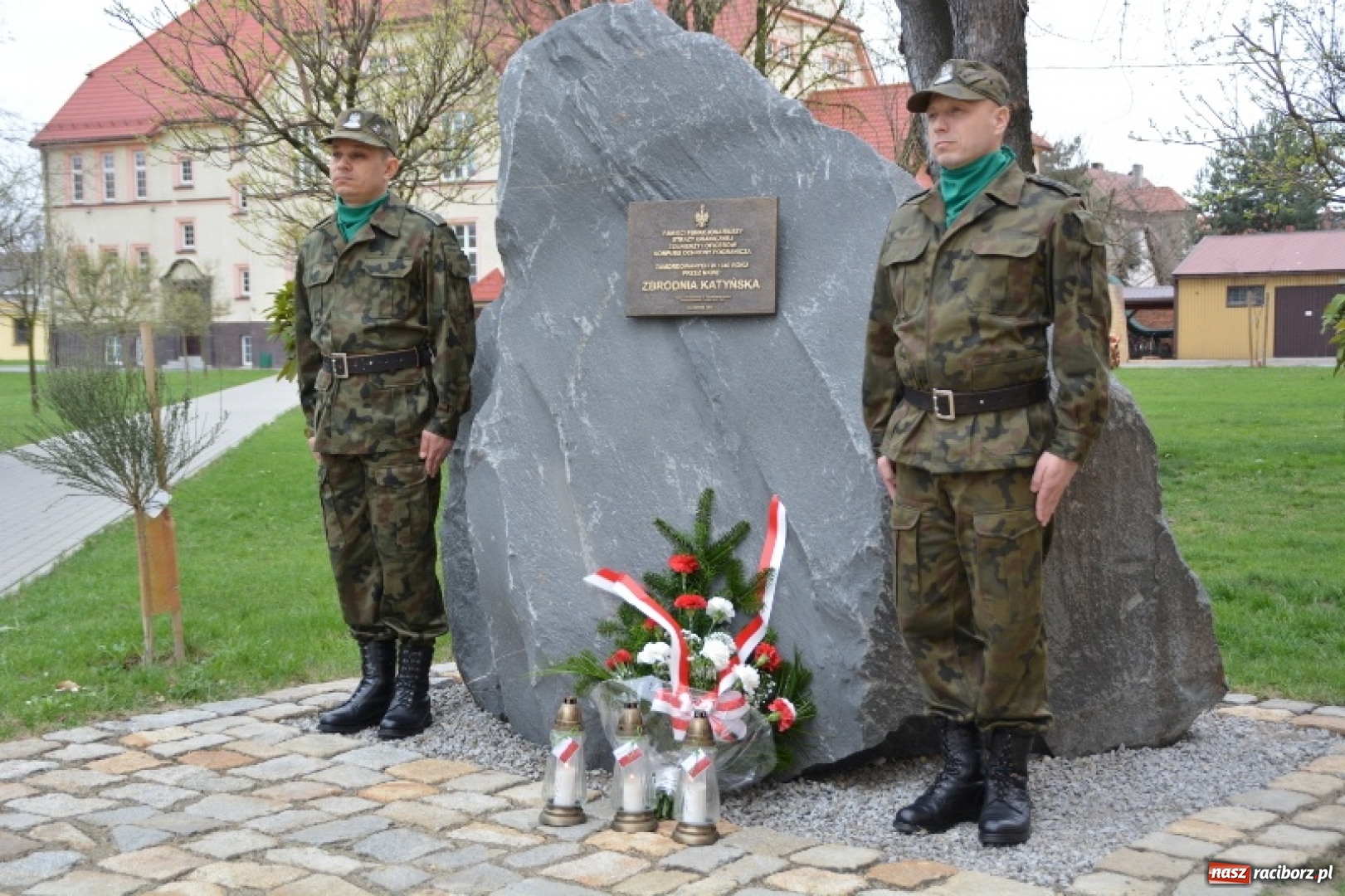 Zdjęcie w galerii na portalu naszraciborz.pl: W komendzie śląskich pograniczników wspomniano ofiary Katynia wiadomości z regionu