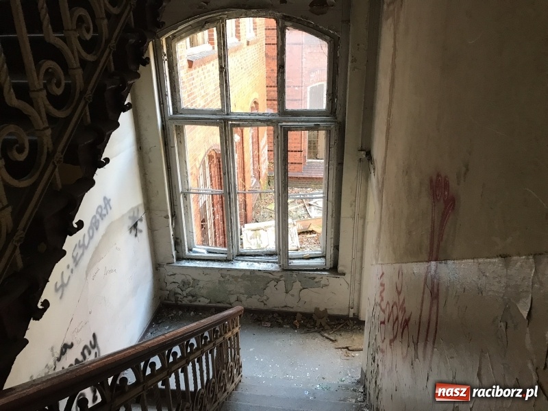 Zdjęcie w galerii na portalu naszraciborz.pl: Prezydent nawiązał kontakt z jednym z właścicieli starego szpitala. Ten zdradził swoje plany wiadomości z regionu