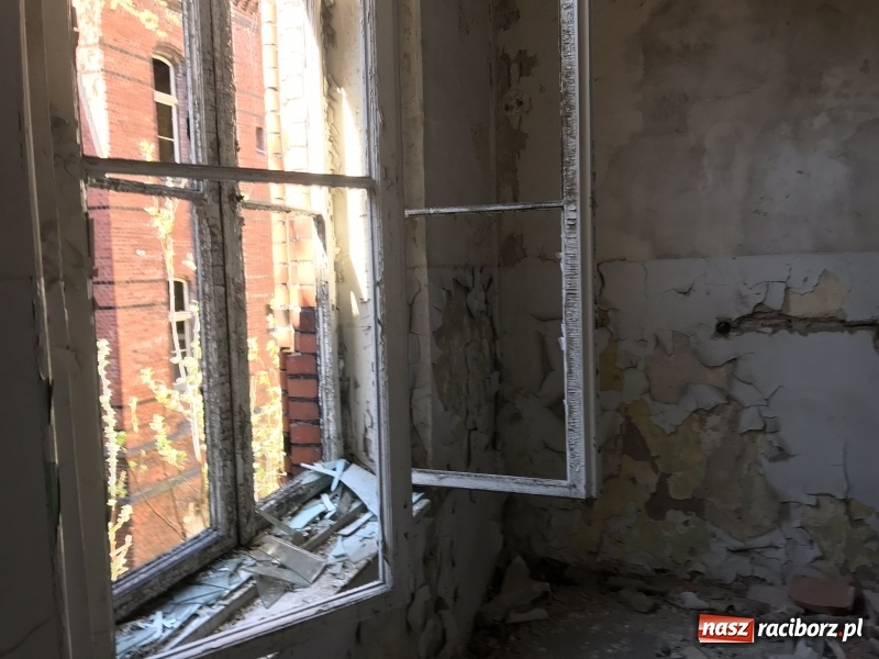 Zdjęcie w galerii na portalu naszraciborz.pl: Prezydent nawiązał kontakt z jednym z właścicieli starego szpitala. Ten zdradził swoje plany wiadomości z regionu