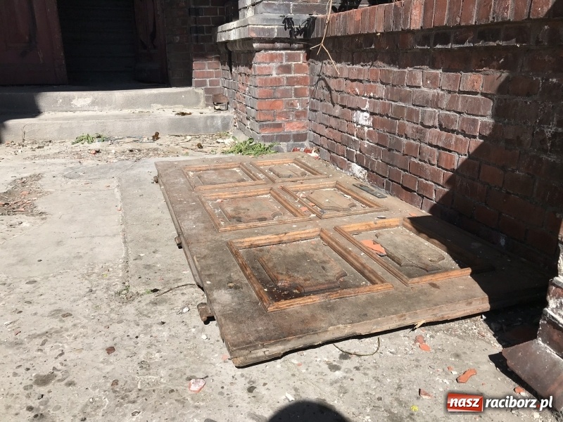 Zdjęcie w galerii na portalu naszraciborz.pl: Prezydent nawiązał kontakt z jednym z właścicieli starego szpitala. Ten zdradził swoje plany wiadomości z regionu