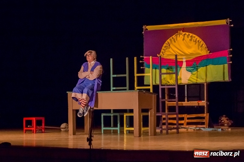 Zdjęcie w galerii na portalu naszraciborz.pl: Koziołek Matołek na deskach Raciborskiego Centrum Kultury wiadomości z regionu