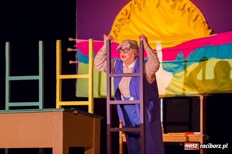 Zdjęcie w galerii na portalu naszraciborz.pl: Koziołek Matołek na deskach Raciborskiego Centrum Kultury wiadomości z regionu