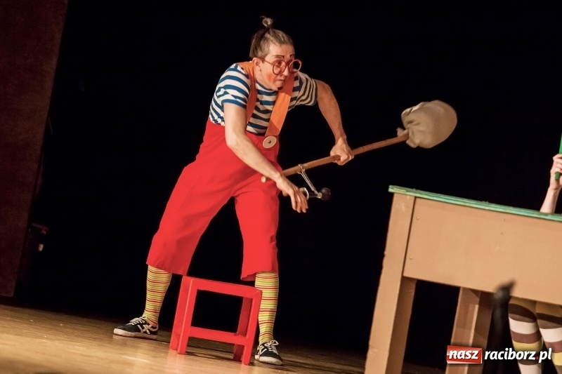 Zdjęcie w galerii na portalu naszraciborz.pl: Koziołek Matołek na deskach Raciborskiego Centrum Kultury wiadomości z regionu