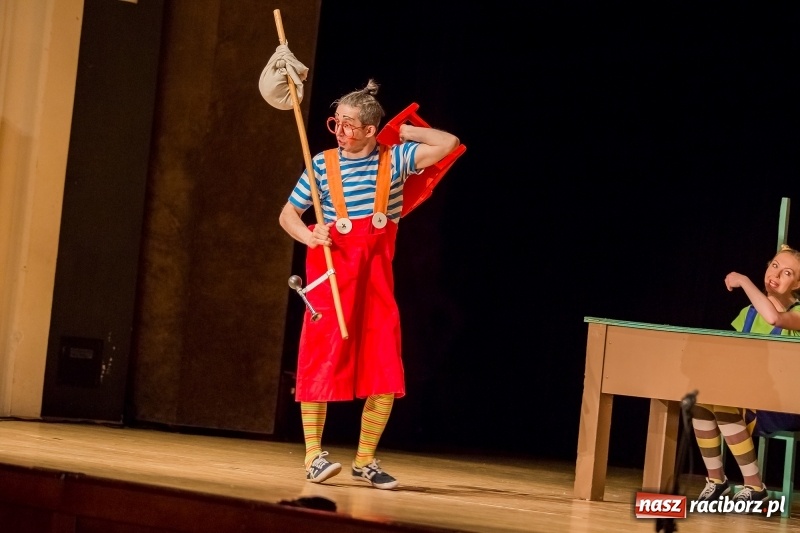 Zdjęcie w galerii na portalu naszraciborz.pl: Koziołek Matołek na deskach Raciborskiego Centrum Kultury wiadomości z regionu
