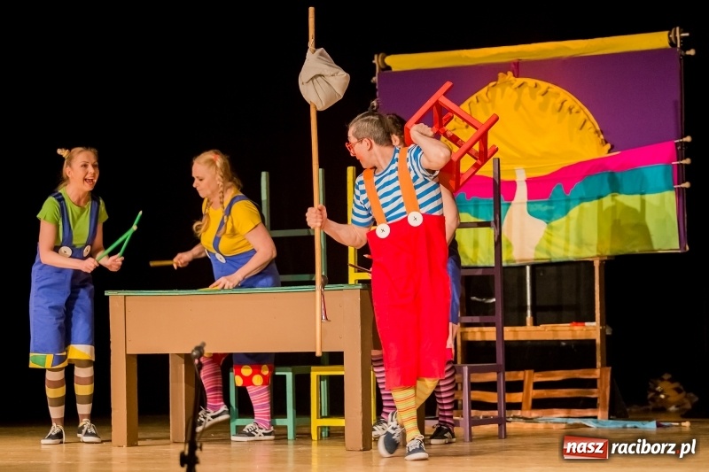 Zdjęcie w galerii na portalu naszraciborz.pl: Koziołek Matołek na deskach Raciborskiego Centrum Kultury wiadomości z regionu