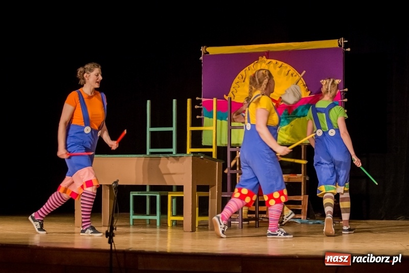 Zdjęcie w galerii na portalu naszraciborz.pl: Koziołek Matołek na deskach Raciborskiego Centrum Kultury wiadomości z regionu