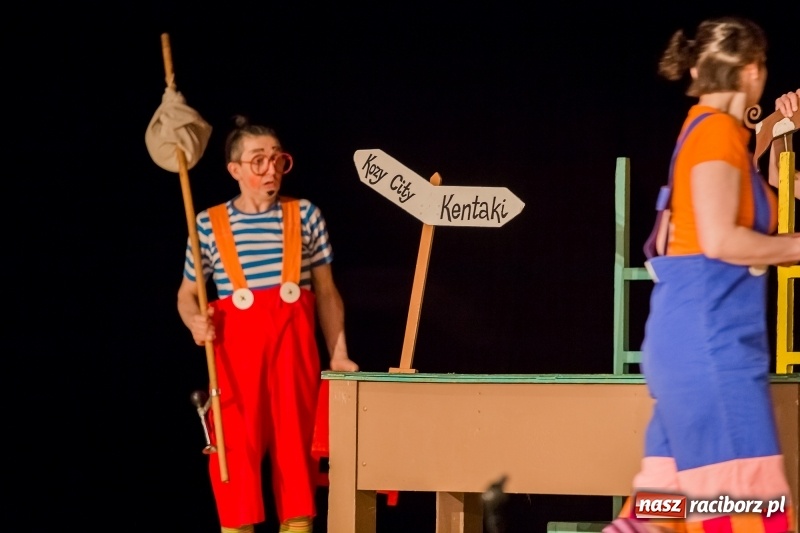 Zdjęcie w galerii na portalu naszraciborz.pl: Koziołek Matołek na deskach Raciborskiego Centrum Kultury wiadomości z regionu