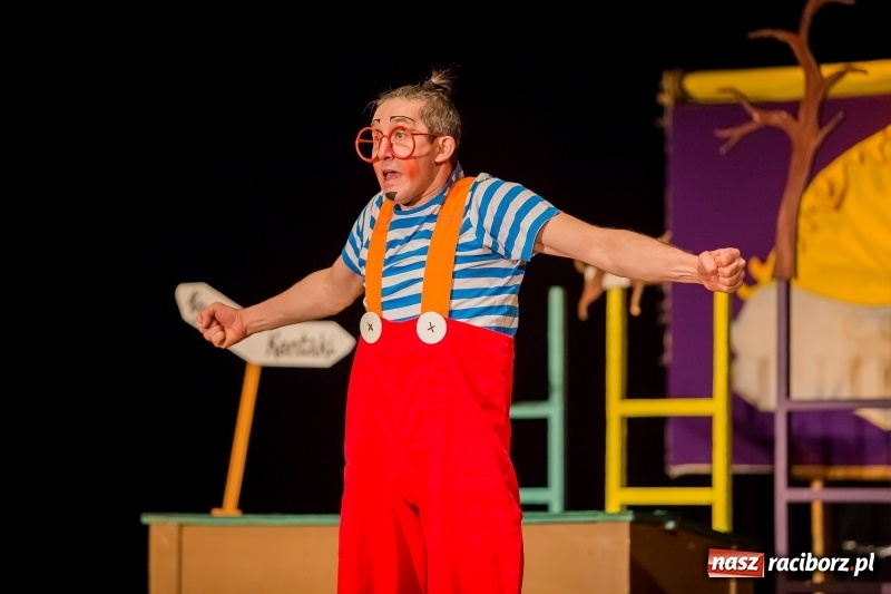 Zdjęcie w galerii na portalu naszraciborz.pl: Koziołek Matołek na deskach Raciborskiego Centrum Kultury wiadomości z regionu