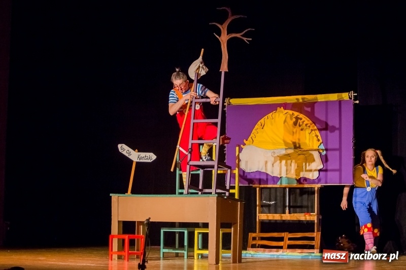 Zdjęcie w galerii na portalu naszraciborz.pl: Koziołek Matołek na deskach Raciborskiego Centrum Kultury wiadomości z regionu