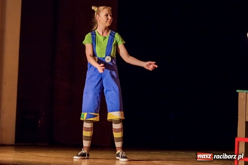 Zdjęcie w galerii na portalu naszraciborz.pl: Koziołek Matołek na deskach Raciborskiego Centrum Kultury wiadomości z regionu