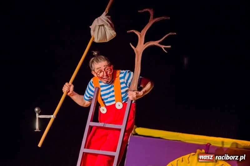 Zdjęcie w galerii na portalu naszraciborz.pl: Koziołek Matołek na deskach Raciborskiego Centrum Kultury wiadomości z regionu
