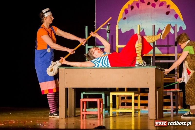 Zdjęcie w galerii na portalu naszraciborz.pl: Koziołek Matołek na deskach Raciborskiego Centrum Kultury wiadomości z regionu