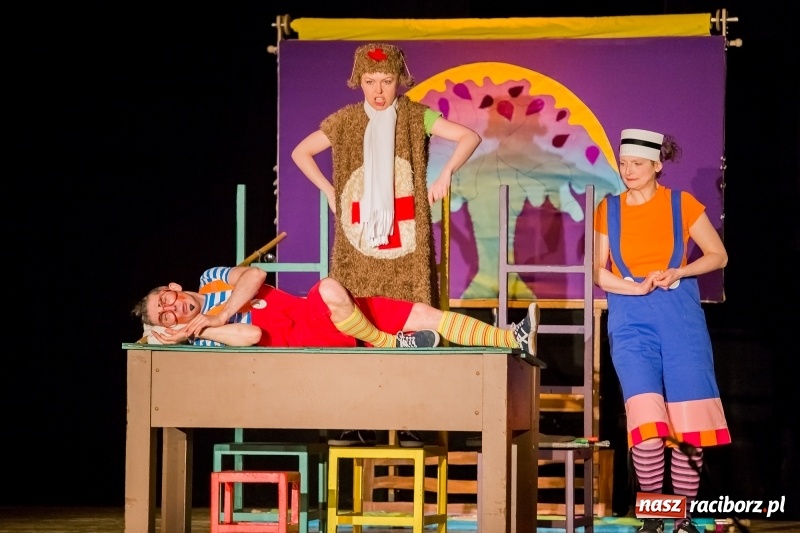 Zdjęcie w galerii na portalu naszraciborz.pl: Koziołek Matołek na deskach Raciborskiego Centrum Kultury wiadomości z regionu