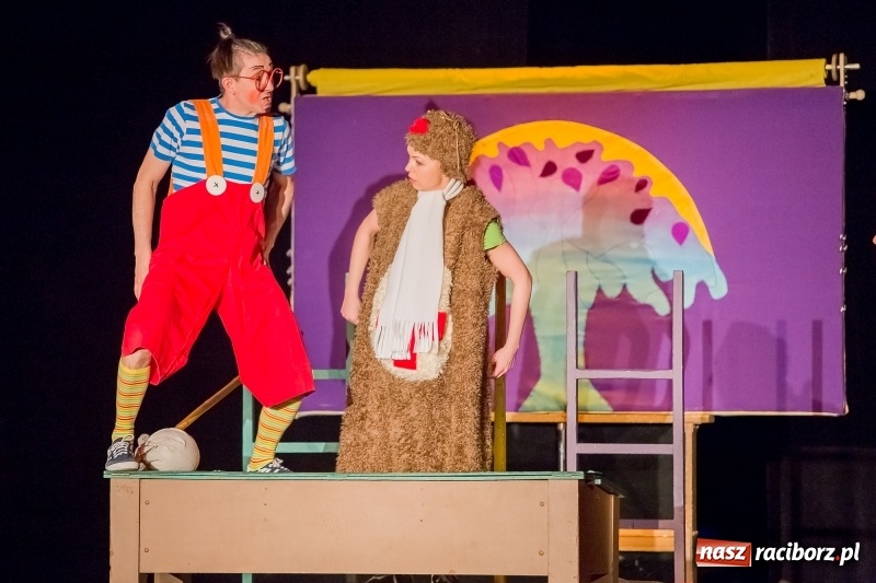 Zdjęcie w galerii na portalu naszraciborz.pl: Koziołek Matołek na deskach Raciborskiego Centrum Kultury wiadomości z regionu