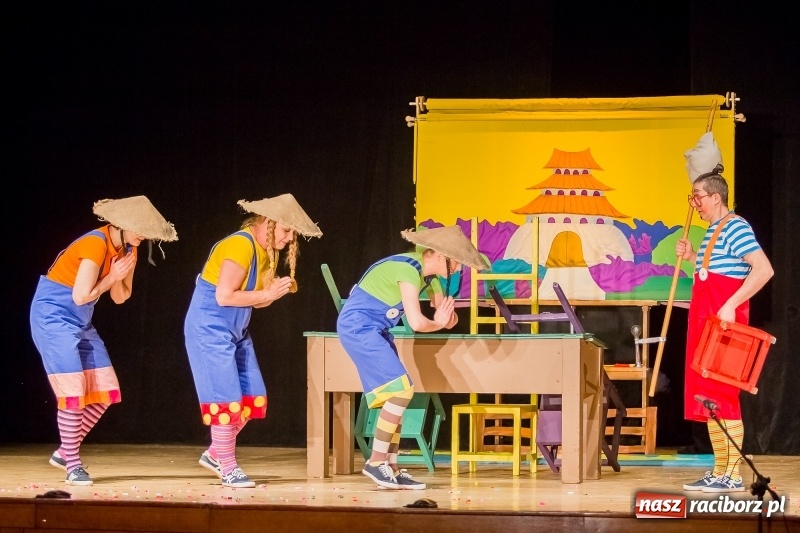 Zdjęcie w galerii na portalu naszraciborz.pl: Koziołek Matołek na deskach Raciborskiego Centrum Kultury wiadomości z regionu