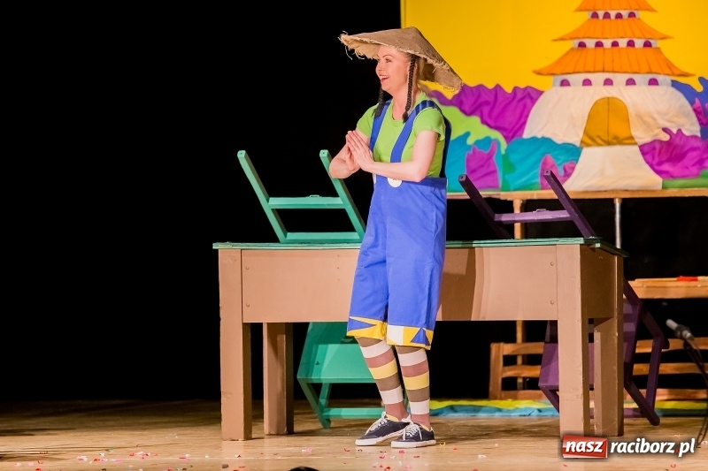 Zdjęcie w galerii na portalu naszraciborz.pl: Koziołek Matołek na deskach Raciborskiego Centrum Kultury wiadomości z regionu