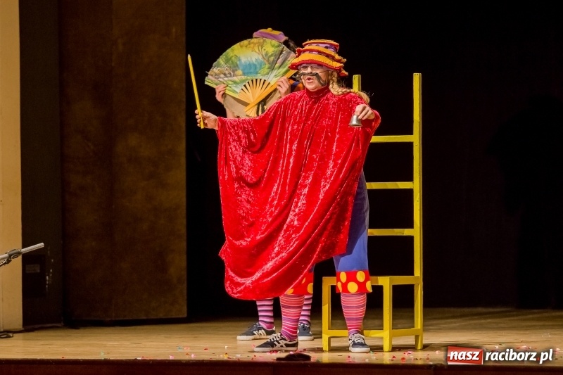 Zdjęcie w galerii na portalu naszraciborz.pl: Koziołek Matołek na deskach Raciborskiego Centrum Kultury wiadomości z regionu