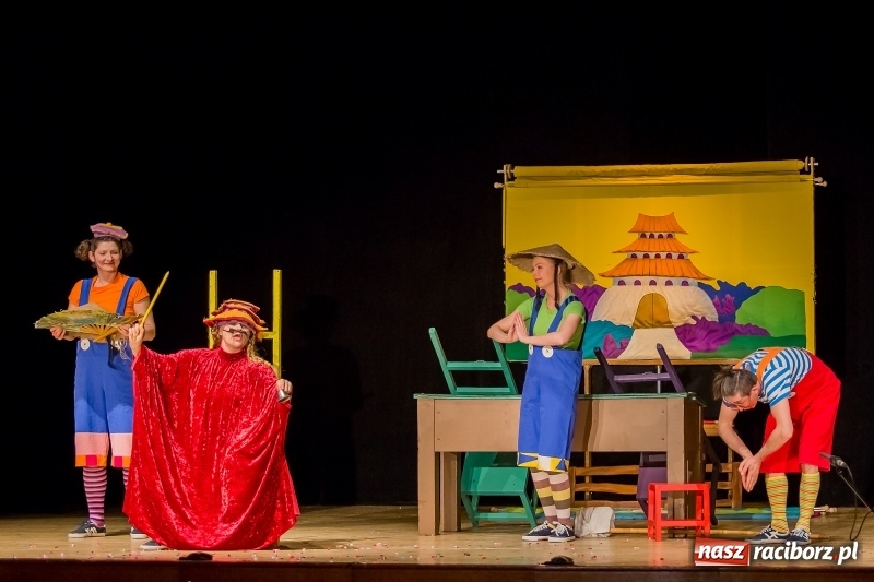 Zdjęcie w galerii na portalu naszraciborz.pl: Koziołek Matołek na deskach Raciborskiego Centrum Kultury wiadomości z regionu