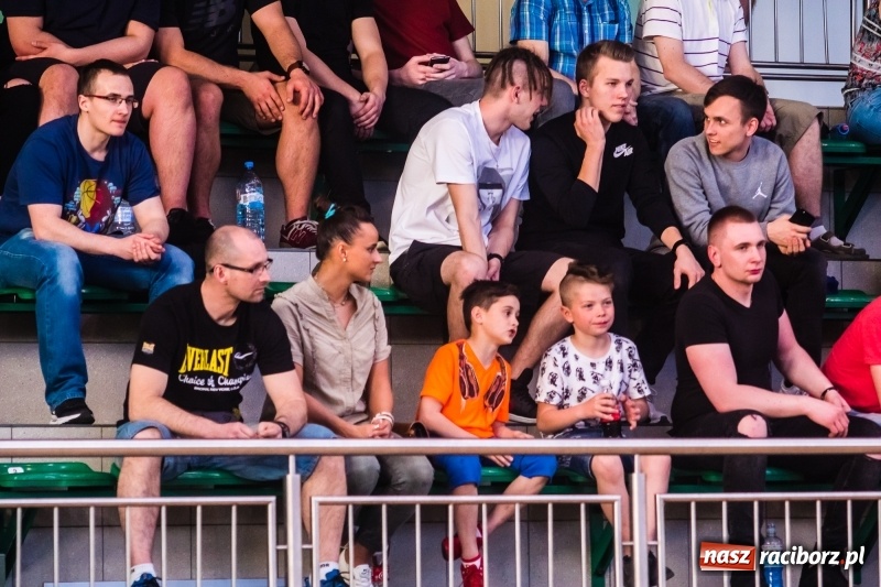 Zdjęcie w galerii na portalu naszraciborz.pl: Rzuty za trzy punkty pogrążyły Ofensywę wiadomości z regionu