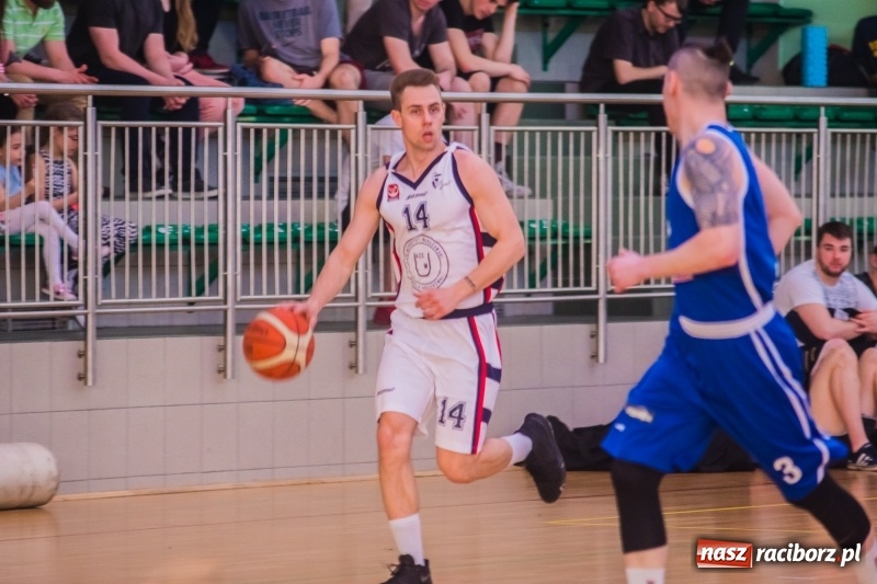 Zdjęcie w galerii na portalu naszraciborz.pl: Rzuty za trzy punkty pogrążyły Ofensywę wiadomości z regionu