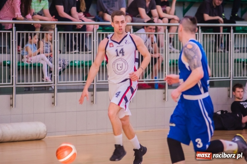 Zdjęcie w galerii na portalu naszraciborz.pl: Rzuty za trzy punkty pogrążyły Ofensywę wiadomości z regionu