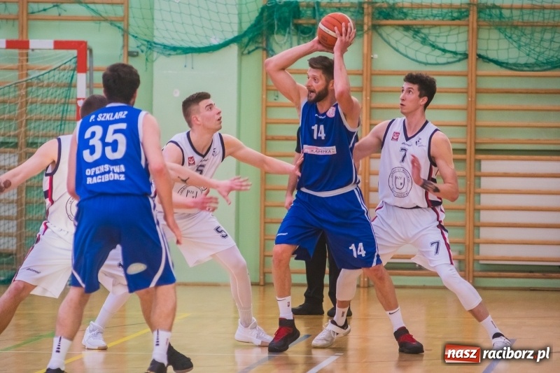 Zdjęcie w galerii na portalu naszraciborz.pl: Rzuty za trzy punkty pogrążyły Ofensywę wiadomości z regionu