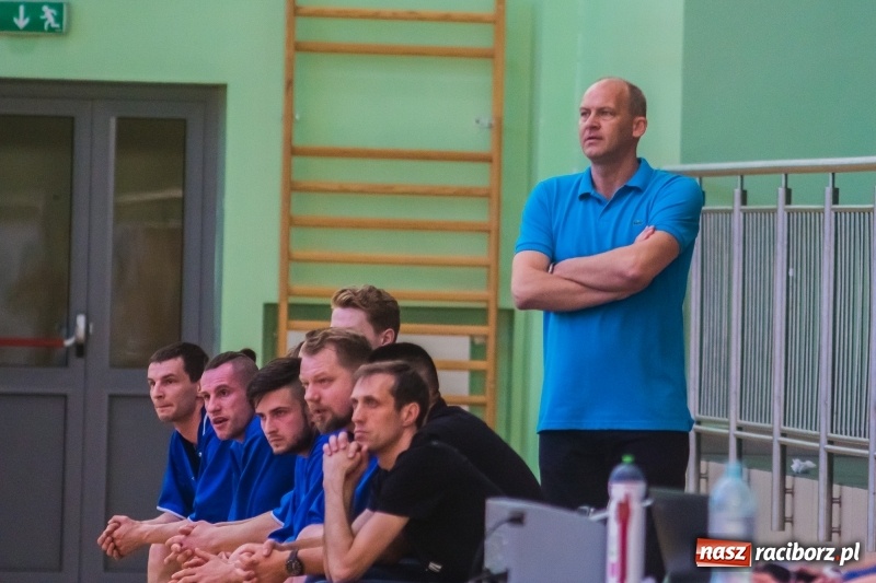 Zdjęcie w galerii na portalu naszraciborz.pl: Rzuty za trzy punkty pogrążyły Ofensywę wiadomości z regionu