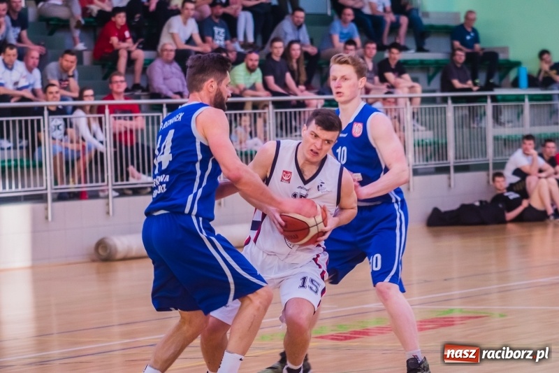 Zdjęcie w galerii na portalu naszraciborz.pl: Rzuty za trzy punkty pogrążyły Ofensywę wiadomości z regionu