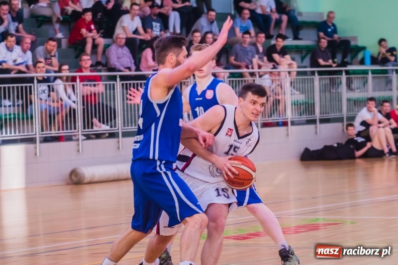 Zdjęcie w galerii na portalu naszraciborz.pl: Rzuty za trzy punkty pogrążyły Ofensywę wiadomości z regionu