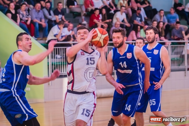 Zdjęcie w galerii na portalu naszraciborz.pl: Rzuty za trzy punkty pogrążyły Ofensywę wiadomości z regionu