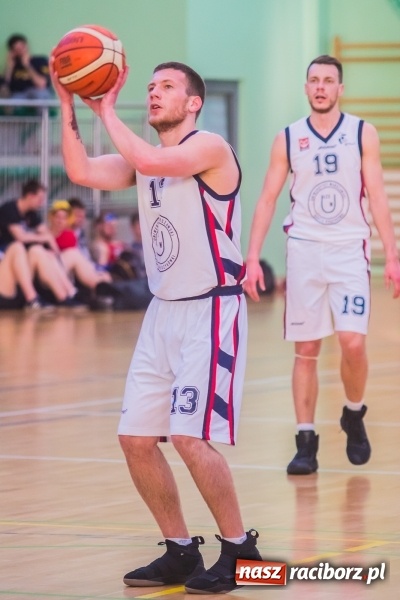 Zdjęcie w galerii na portalu naszraciborz.pl: Rzuty za trzy punkty pogrążyły Ofensywę wiadomości z regionu
