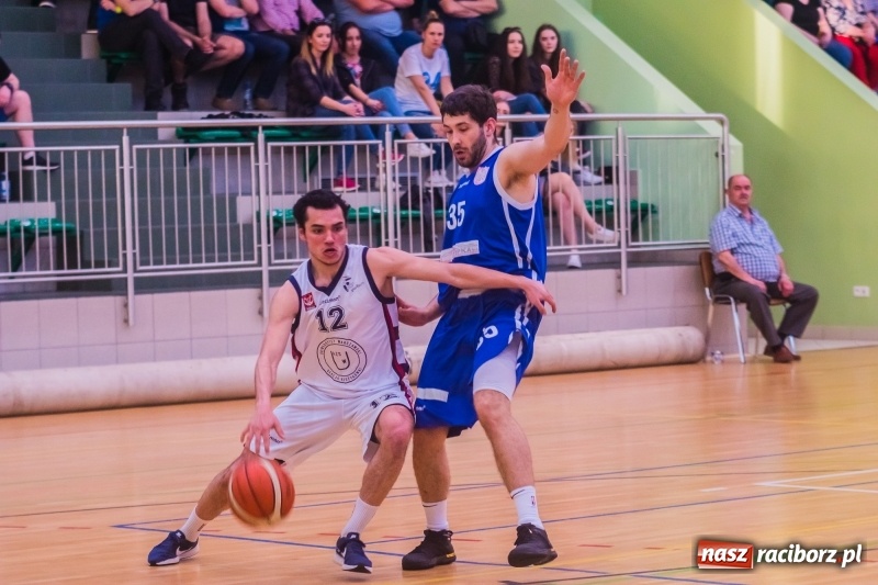 Zdjęcie w galerii na portalu naszraciborz.pl: Rzuty za trzy punkty pogrążyły Ofensywę wiadomości z regionu