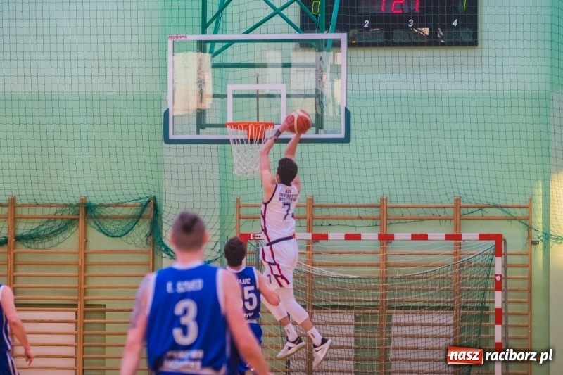 Zdjęcie w galerii na portalu naszraciborz.pl: Rzuty za trzy punkty pogrążyły Ofensywę wiadomości z regionu