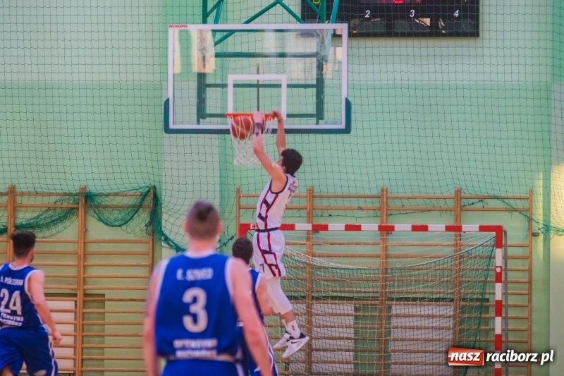 Zdjęcie w galerii na portalu naszraciborz.pl: Rzuty za trzy punkty pogrążyły Ofensywę wiadomości z regionu