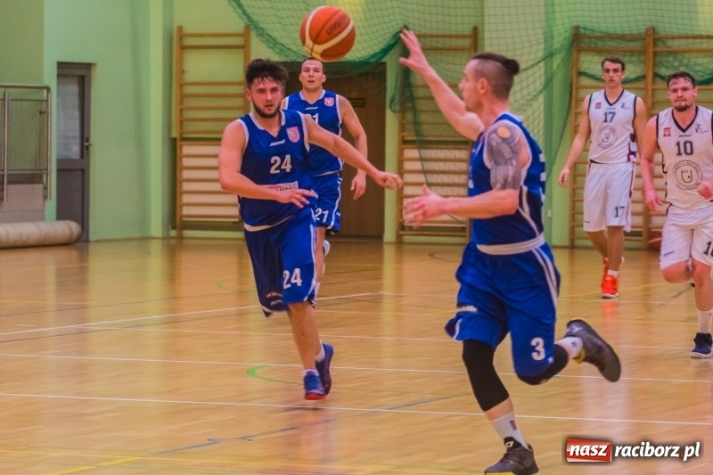 Zdjęcie w galerii na portalu naszraciborz.pl: Rzuty za trzy punkty pogrążyły Ofensywę wiadomości z regionu