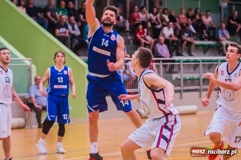 Zdjęcie w galerii na portalu naszraciborz.pl: Rzuty za trzy punkty pogrążyły Ofensywę wiadomości z regionu