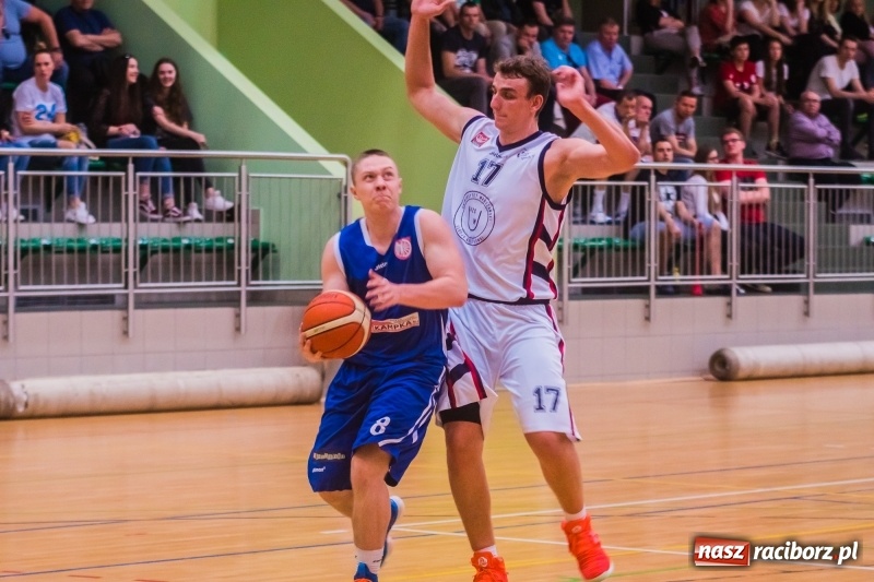 Zdjęcie w galerii na portalu naszraciborz.pl: Rzuty za trzy punkty pogrążyły Ofensywę wiadomości z regionu