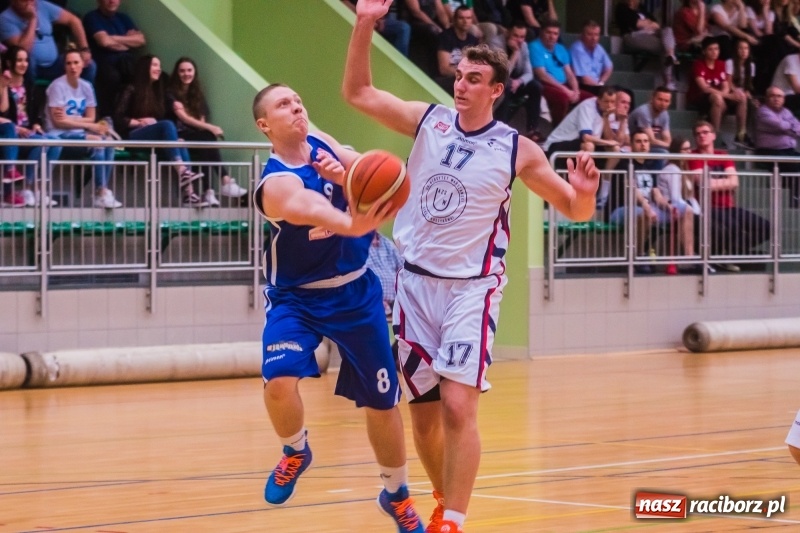 Zdjęcie w galerii na portalu naszraciborz.pl: Rzuty za trzy punkty pogrążyły Ofensywę wiadomości z regionu