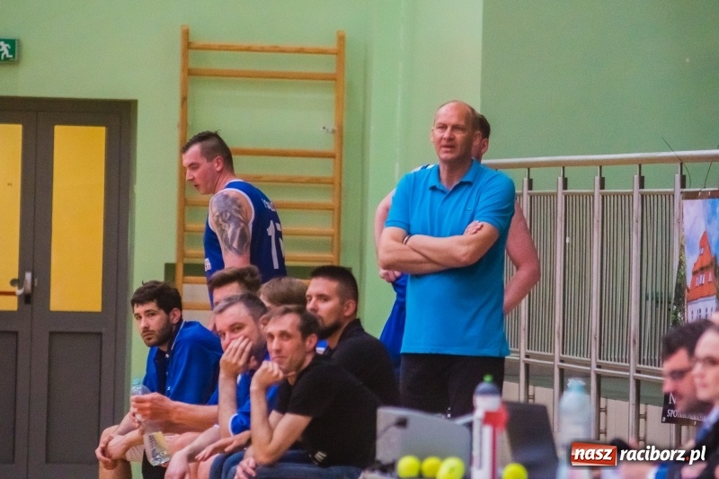 Zdjęcie w galerii na portalu naszraciborz.pl: Rzuty za trzy punkty pogrążyły Ofensywę wiadomości z regionu