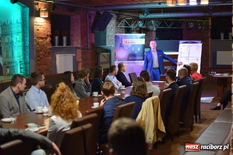 Zdjęcie w galerii na portalu naszraciborz.pl: Kolejna edycja raciborskich śniadań biznesowych wiadomości z regionu