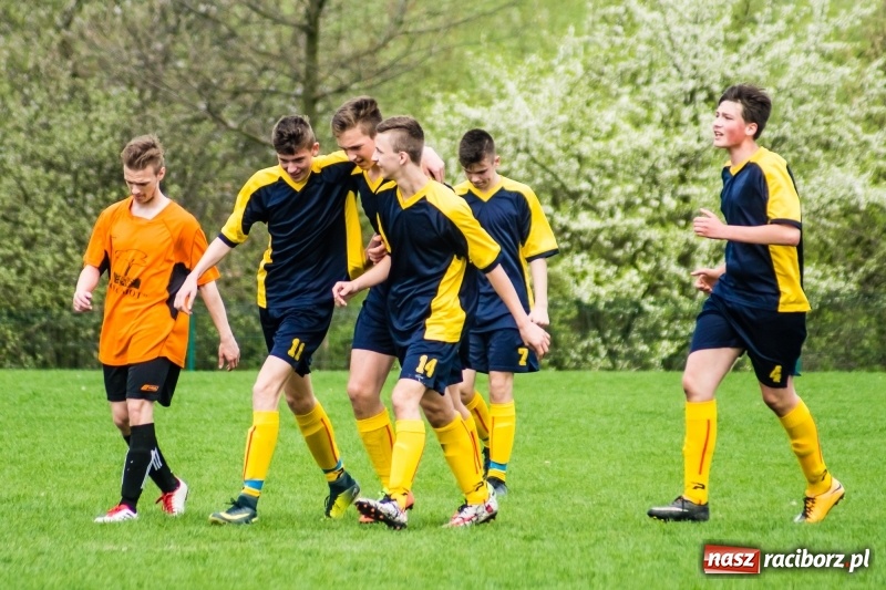 Zdjęcie w galerii na portalu naszraciborz.pl: Juniorzy Syryni bezlitośni dla Brzezia wiadomości z regionu