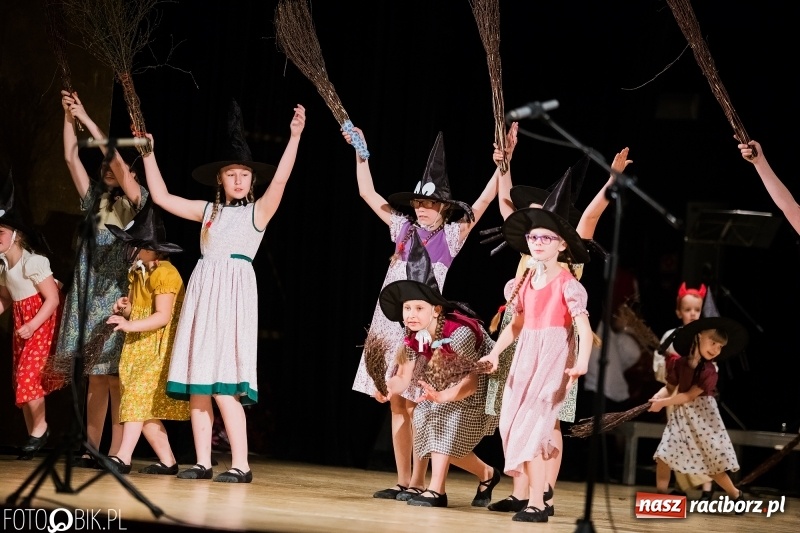 Zdjęcie w galerii na portalu naszraciborz.pl: Koncert charytatywny Źródła na rzecz Filipka wiadomości z regionu