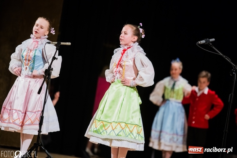 Zdjęcie w galerii na portalu naszraciborz.pl: Koncert charytatywny Źródła na rzecz Filipka wiadomości z regionu