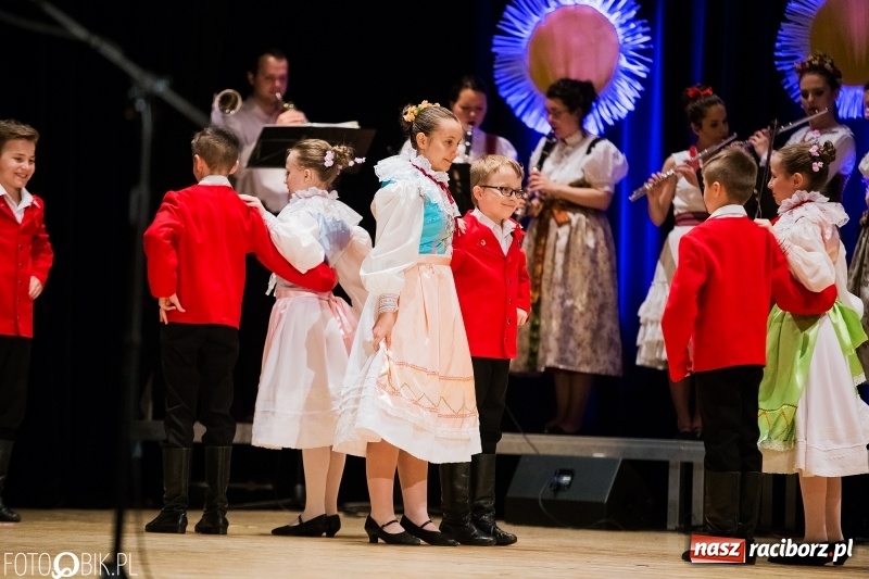 Zdjęcie w galerii na portalu naszraciborz.pl: Koncert charytatywny Źródła na rzecz Filipka wiadomości z regionu
