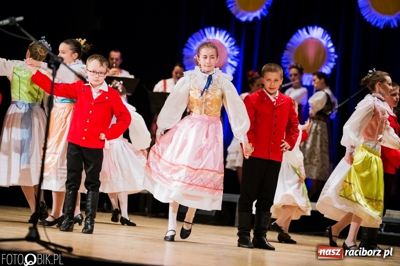 Zdjęcie w galerii na portalu naszraciborz.pl: Koncert charytatywny Źródła na rzecz Filipka wiadomości z regionu